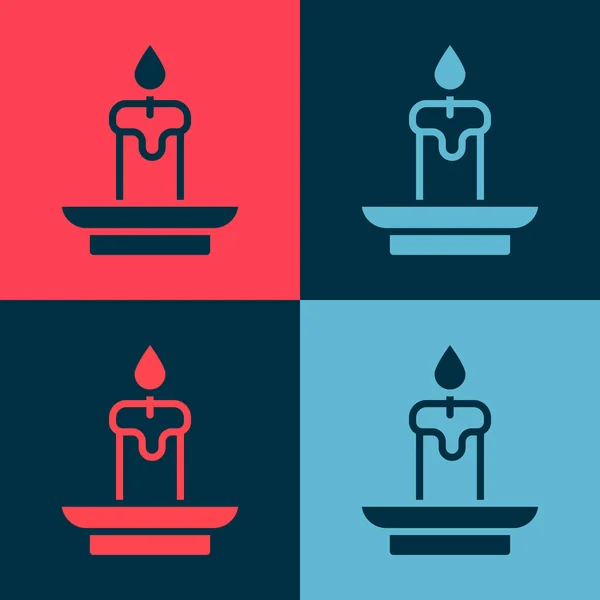 Pop Art Brennendes Kerzensymbol isoliert auf farbigem Hintergrund. Zylindrischer aromatischer Kerzenständer mit brennender Flamme. Frohe Halloween-Party. Vektor — Stockvektor