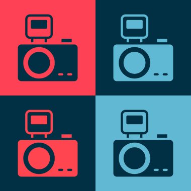 Flaşlı ışıklandırma ikonuna sahip Pop Art Photo kamera renk arkaplanında izole. Foto kamera. Dijital fotoğrafçılık. Vektör