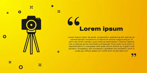 黄色の背景に隔離されたブラックフォトカメラアイコン。フォトカメラ。デジタル写真。ベクトル — ストックベクタ
