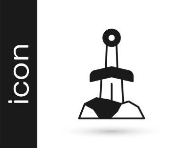 Beyaz arka planda izole edilmiş taş ikonundaki siyah kılıç. Taştaki kılıç Excalibur, Arthur efsanelerinden. Vektör