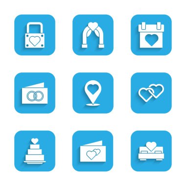 Yeri kalp, tebrik kartı, yatak odası, iki birbirine bağlı kalp, düğün pastası, takvim ve kilit ve simge ile ayarlayın. Vektör