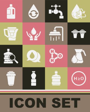 H2O için kimyasal formül, su filtresi, musluk, el yıkama sabunu, sürahi, büyük şişe temizliği ve duş başlığı ikonu. Vektör