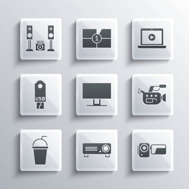 Film, film, medya projektörü, sinema kamerası, akıllı televizyon, samanlı kağıt bardak, USB flash sürücü, ev stereo iki hoparlör ve çevrimiçi video ikonu. Vektör