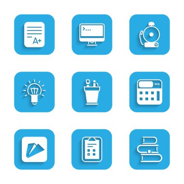 Kalem kutusu kırtasiyesini, kontrol işareti, kitap, hesap makinesi, kağıt uçak, ampul, zil ve A sınıfı simgeyle sınav kağıdını ayarlayın. Vektör