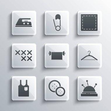 Dikiş düğmesi, iğne ve iğne, elbise askısı, tekstil kumaş rulosu, kolsuz tişört, ayarlanabilir nakış halkası, elektrikli ütü ve desen ikonu. Vektör
