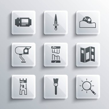 Boya fırçası, büyüteç, müze rehberi broşürü, kırık kadim sütun, kale kulesi, güvenlik kamerası, bilet ve insan kafatası ikonu. Vektör