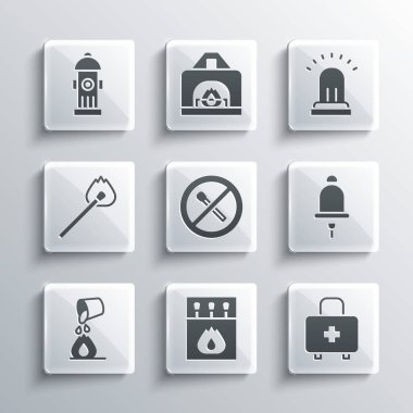 Kibrit kutusu, kibrit, ilk yardım çantası, alarm zili, yangın yok, kova söndürme, yangın söndürme, yangın musluğu ve ikon. Vektör