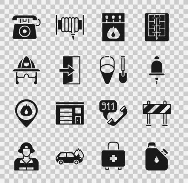 Tüp yakıtı, yol bariyeri, alarm zili, kibrit kutusu ve kibrit kutusu, yangın çıkışı, itfaiyeci kaskı, telefon 911 'i ve kürek kovası ikonunu ayarla. Vektör