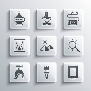 El feneri, resim, büyüteç, Mısır piramitleri, Roma askeri miğferi, kumlu eski kum saati, Antik amforalar ve müze ses rehberi ikonu. Vektör