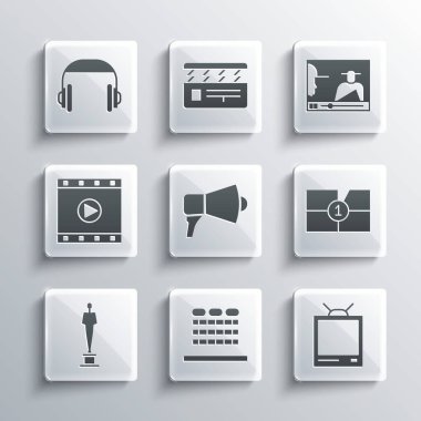 Koltuklu sinema salonu, Retro TV, Eski film gerisayım çerçevesi, Megaphone, Movie kupası, Play Video, Kulaklık ve Online oyun ikonu. Vektör