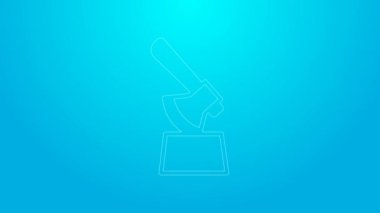 Mavi arka planda izole edilmiş kütük simgesindeki pembe çizgili tahta balta. Oduncu baltası. Balta tahtaya saplanmış. Odun kesiyorum. 4K Video hareketli grafik canlandırması