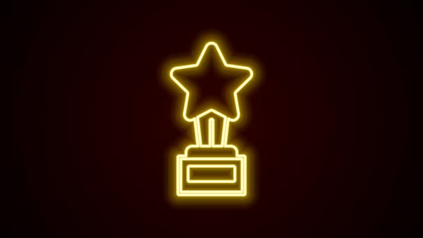 Светящийся неоновая линия Кинотрофей значок изолирован на черном фоне. Иконка премии Академии. Фильмы и киносимвол. Видеографическая анимация 4K