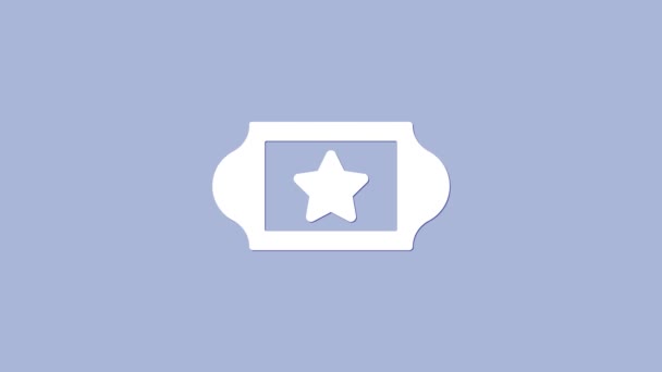 Weißes Kinokarten-Symbol isoliert auf lila Hintergrund. 4K Video Motion Grafik Animation — Stockvideo