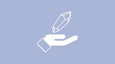 Mor arkaplanda izole edilmiş Beyaz Sihirli Taş simgesi. Fantezi kristali. Maç için mücevher. 4K Video hareketli grafik canlandırması