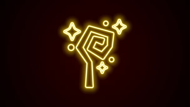 Glödande neon line Magiska personal ikon isolerad på svart bakgrund. Magisk trollstav, spira, käpp, käpp. 4K Video motion grafisk animation — Stockvideo