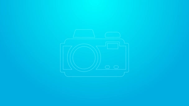 Línea rosa Icono de la cámara fotográfica aislado sobre fondo azul. Cámara fotográfica. Fotografía digital. Animación gráfica de vídeo 4K — Vídeo de stock