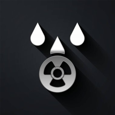 Gümüş Asit yağmuru ve siyah arka planda izole edilmiş radyoaktif bulut simgesi. Zehirli hava kirliliğinin çevre üzerindeki etkileri. Uzun gölge tarzı. Vektör