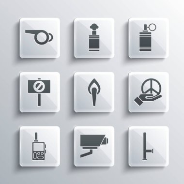 Güvenlik kamerası, polis lastik copu, Barış, meşale alevi, telsiz, protesto, ıslık ve el bombası ikonu. Vektör