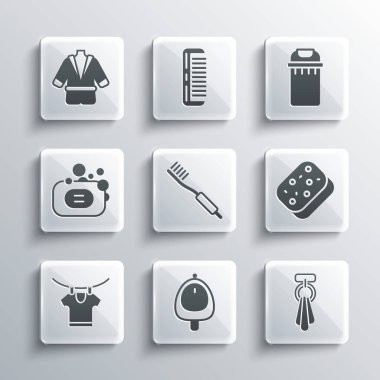 Tuvalet sidiği, havlu, sünger, diş fırçası, kurutma giysileri, sabun, bornoz ve çöp tenekesi ikonu. Vektör