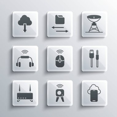Web kamerası, Bulut teknolojisi verisi, USB kablo kablosu, kablosuz bilgisayar faresi, Router ve wi-fi sinyali, akıllı kulaklık sistemi, indirme ve uydu çanağı simgesi ayarla. Vektör