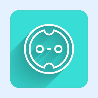 Beyaz çizgi elektrik çıkış simgesi uzun gölge arkaplanı ile izole edildi. Elektrik prizi. Rosette sembolü. Yeşil kare düğmesi. Vektör