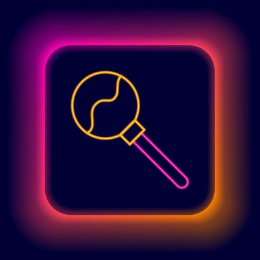 Parlayan neon hattı lolipop simgesi siyah arkaplanda izole edildi. Yemek, lezzetli bir sembol. Mutlu Cadılar Bayramı Partisi. Renkli taslak konsepti. Vektör