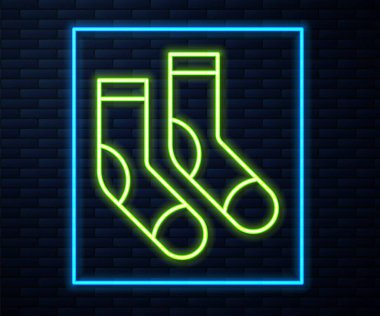 Parlayan neon hattı Çorap simgesi tuğla duvar arkasında izole edildi. Vektör