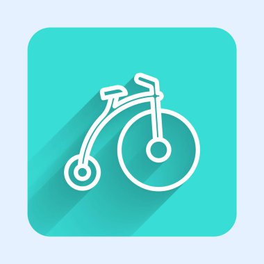 Büyük tekerli beyaz çizgili klasik bisiklet ve uzun gölge arkaplan izole edilmiş küçük bir ikon. Bisikletle toplu taşıma levhası. Yeşil kare düğmesi. Vektör