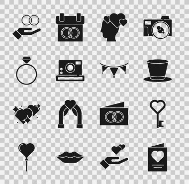 Tebrik kartı, anahtar kalp şekli, silindir şapka, fotoğraf makinesi, elmas nişan yüzüğü, alyans ve karnaval çelenk ikonu. Vektör