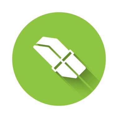 Beyaz silgi ya da uzun gölgeli plastik ikon. Yeşil daire düğmesi. Vektör