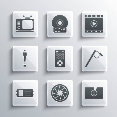 Kamera kepengi, eski film geri sayım çerçevesi, mikrofon, uzaktan kumanda, sinema bileti, sinema kupası, Retro TV ve Video ikonu. Vektör