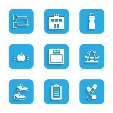 Banyo terazilerini, spor eğitim programını, vitamin haplarını, ağırlıklı metal rafları, spor ayakkabılarını, Apple 'ı, fitness karıştırıcıyı ve göğüs genişletme ikonunu ayarla. Vektör