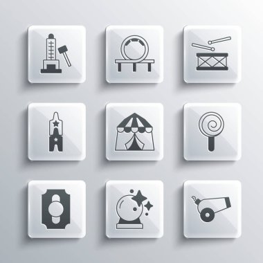 Sihirli top, top, lolipop, sirk çadırı, bilet, çekiçli Striker cazibesi ve davul bageti ikonu. Vektör