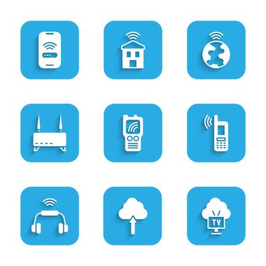 Telsiz, bulut yükleme, Smart Tv, kablosuz mobil, kulaklık sistemi, yönlendirici ve sinyal, küresel teknoloji ve ikon ayarlayın. Vektör