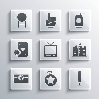 Kantin su şişesi, beysbol sopası, şehir manzarası, Retro TV, Yığınla kağıt para, Kumarhane fişi iskambil kartları, ızgara ızgara ve saman ikonlu soda kutusu. Vektör