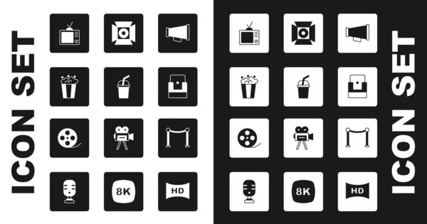 Set Megaphon, Papierglas mit Wasser, Popcorn in Karton, Retro-TV, Kinosessel, Filmscheinwerfer, Seilbarriere und Filmrollen-Symbol. Vektor — Stockvektor