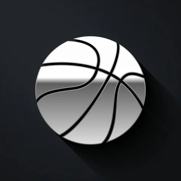 Icono de pelota de baloncesto plateado aislado sobre fondo negro. Símbolo deportivo. Estilo de sombra larga. Vector — Vector de stock