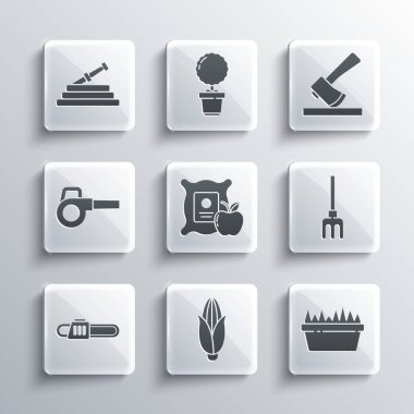 Mısır, dikdörtgen şeklinde taze çimen, bahçe tırmığı, elma çuvalı, testere, yaprak bahçe üfleyicisi, hortum hortumu ve tahta balta ikonu. Vektör