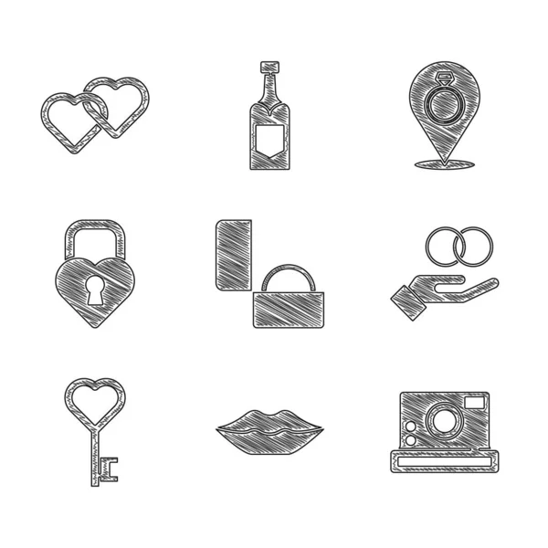 Conjunto de anillo de compromiso de diamantes, labios sonrientes, cámara fotográfica, anillos de boda, forma de corazón clave, Castillo de la de, y dos corazones vinculados icono. Vector — Archivo Imágenes Vectoriales