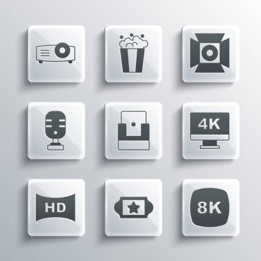 Sinema bileti, 8k Ultra HD, 4k, sandalye, Hd filmi, bant, çerçeve, mikrofon, Movie, film, medya projektörü ve spot ışığı ikonu ile ekran TV ayarlayın. Vektör
