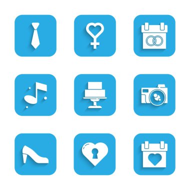 Düğün pastası, anahtar delikli kalp, takvim, fotoğraf makinesi, kadın ayakkabısı, müzik notası ve kravat ikonu. Vektör