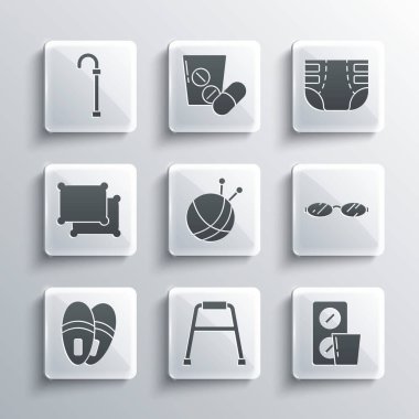 Set Walker, su toplayan haplar, gözlük örgü iğneli iplik topu, terlik, yastık baston baston ve yetişkin bezi ikonu. Vektör