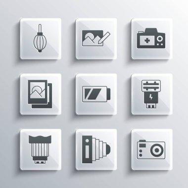 Fotoğraf makinesi, flaş, pil, kamera lensi, çerçeve, toz üfleyici ve simgeyi ayarla. Vektör