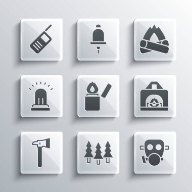 Orman, gaz maskesi, şömine, çakmak, itfaiyeci baltası, alarm zili, telsiz ve kamp ateşi ikonu. Vektör