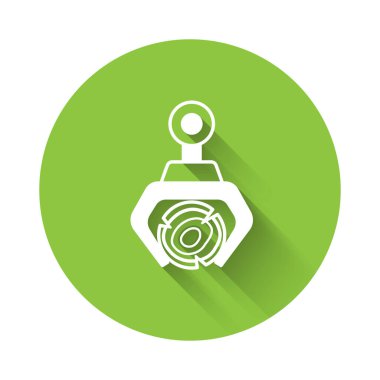 Beyaz Grapple vinç uzun gölge arkaplan izole bir kütük simgesi yakaladı. Orman endüstrisi. Kereste gövdesi ahşap üretimi için endüstriyel vinç. Yeşil daire düğmesi. Vektör