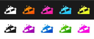 Siyah ve beyaz arkaplanda izole edilmiş kömür ikonu taşıyan taşıyıcı bandı ayarla. Vektör