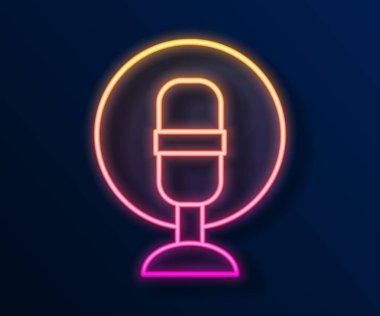 Parlayan neon hattı mikrofon simgesi siyah arkaplanda izole edildi. Radyodaki mikrofondan. Sözcü işareti. Vektör