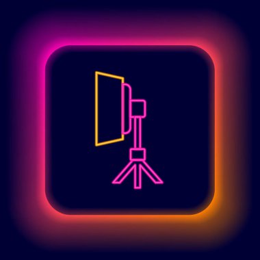 Softbox simgesinde parlayan neon hattı Stüdyo ampulü siyah arkaplanda izole edildi. Gölge yansıma tasarımı. Renkli taslak konsepti. Vektör