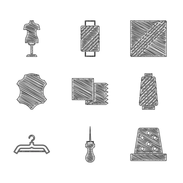 Set Rollo de tela textil, herramienta Awl, dedal para coser, hilo de coser en carrete, guardarropa, cuero e icono del maniquí. Vector — Archivo Imágenes Vectoriales