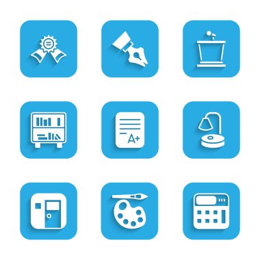 Sınav kağıdını A + notu, boya fırçası paleti, hesap makinesi, masa lambası, okul sınıfı, raf kitapları, sahne standı ve madalya ikonu ile ayarla. Vektör